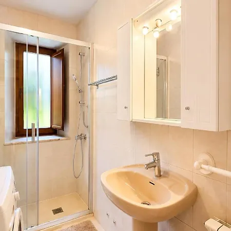 El Joyu Erias | Casa Con Jardin Vallado En Llanes *