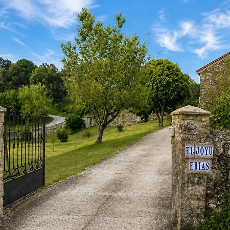 El Joyu Erias | Casa Con Jardin Vallado En Llanes بيت للعطل
