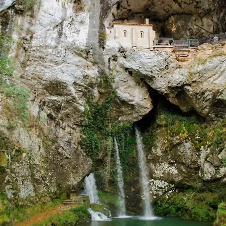 El Joyu Erias | Casa Con Jardin Vallado En Llanes